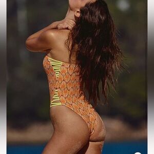 Free est Free People Yasmine strappy Orange Patterned strapless Swimsuit New